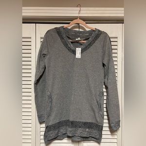 NWT Maurice’s cross front lace piece pullover with pockets Sz.S